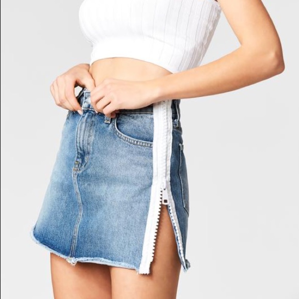 Brand new Car Mar denim skirt Zip up sides